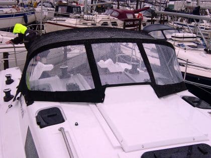 Elan 350 with console, Sprayhood