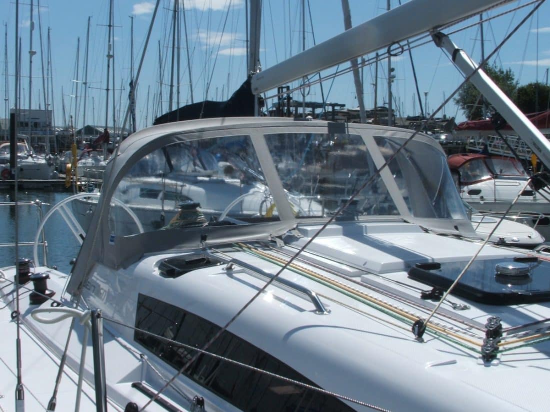Elan 350 without console, Sprayhood