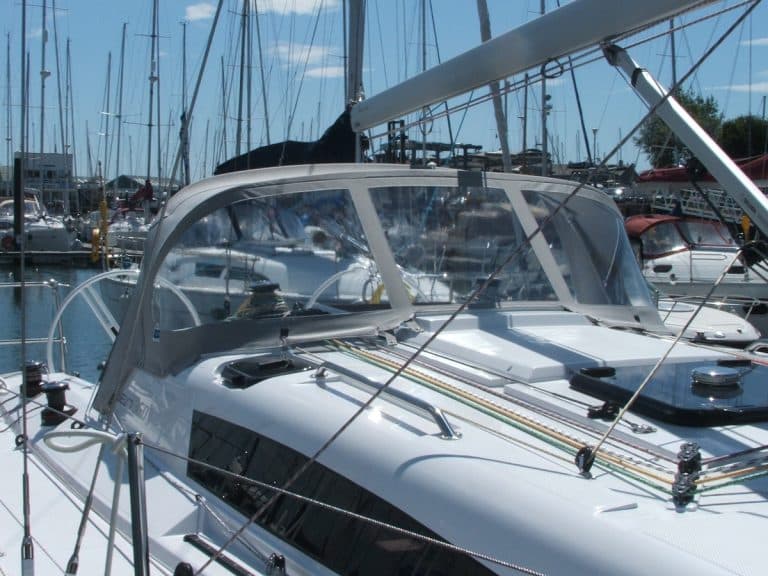 Elan 350 without console, Sprayhood