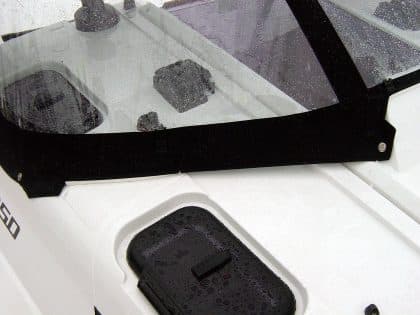 Elan 350 with console, Sprayhood