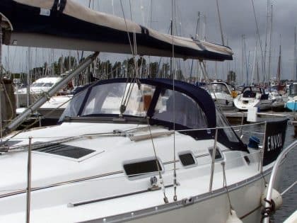 Beneteau Oceanis 323 custom sprayhood with stainless steel frame and durable marine fabric