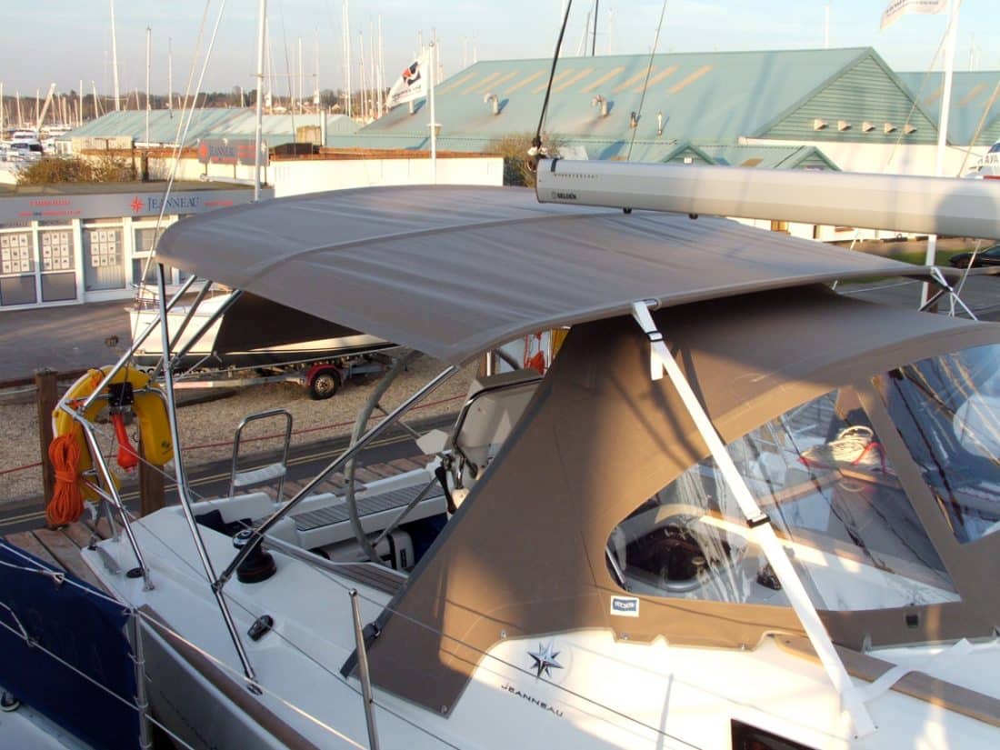 Jeanneau Sun Odyssey 33i Bimini