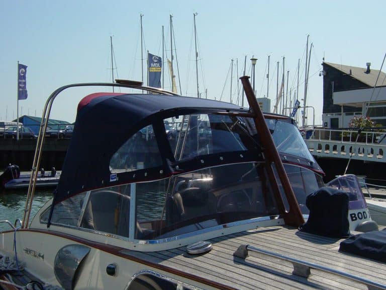 Huntsman 28 "SHIKARA" Sprayhood