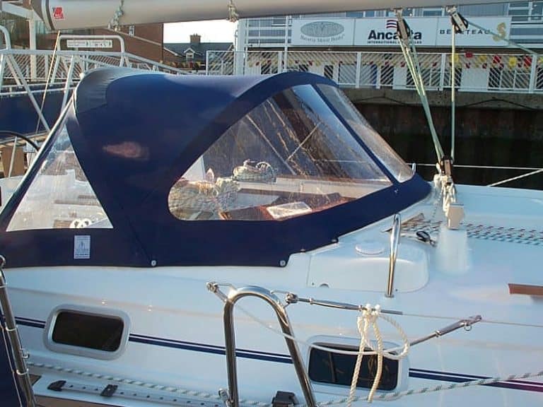 Beneteau Oceanis 411 Sprayhood