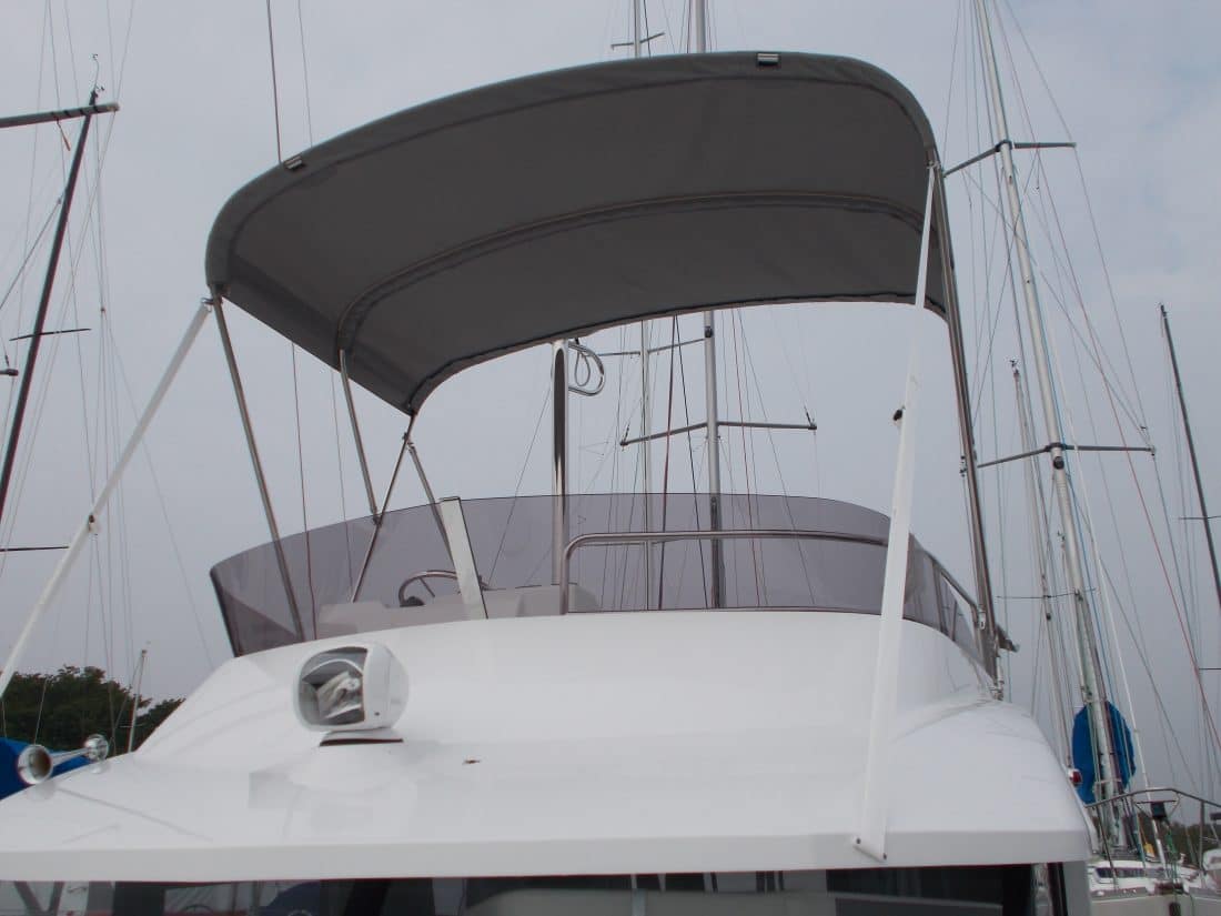 Beneteau Swift Trawler ST 30, Flybridge Bimini