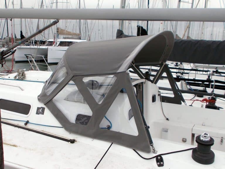 J109 Tecsew design Sprayhood with zip out sides