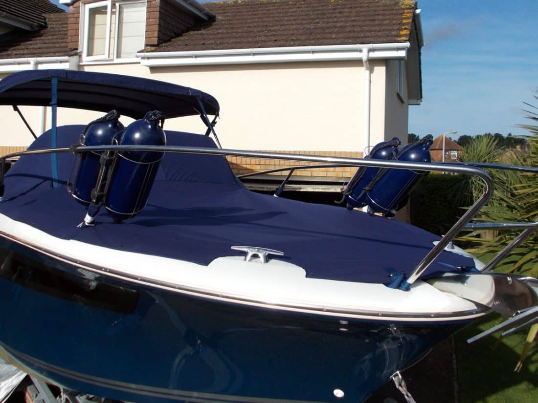Cap Camarat 7.5 WA, Front Tonneau Cover