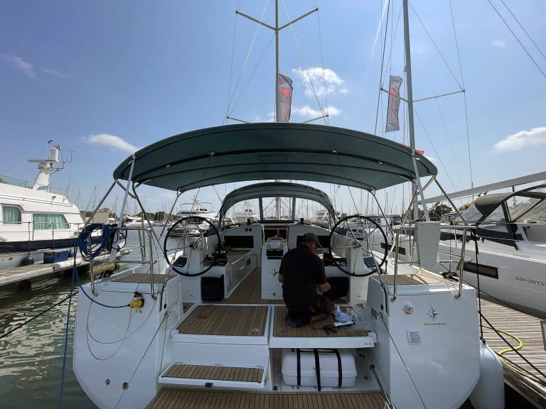 Jeanneau Sun Odyssey 440 Bimini