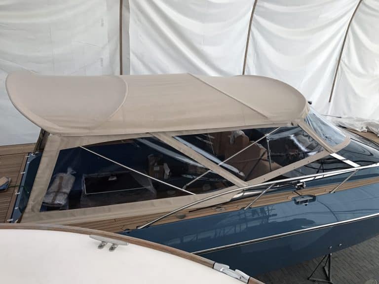 Hunton Custom 43, Bimini and enclosure panels