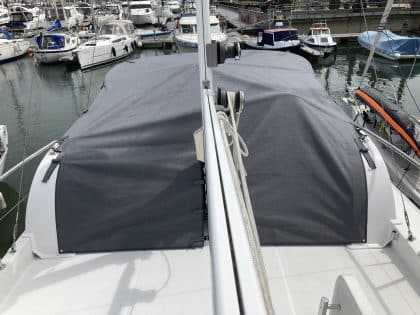 Beneteau Swift Trawler ST 34, Flybridge Tonneau Cover