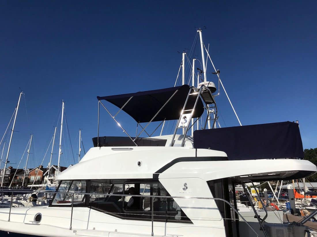 Beneteau Swift Trawler ST 30, Flybridge Bimini