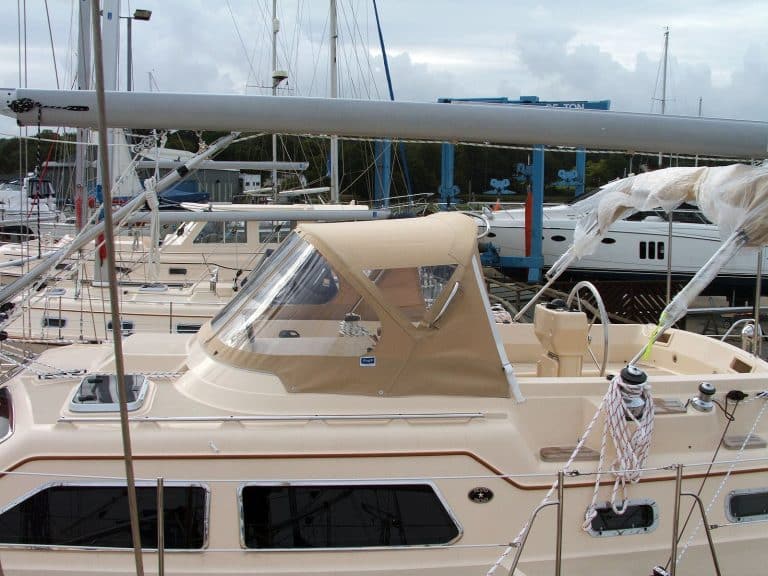 Island Packet 465 Sprayhood