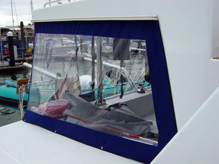 Lagoon 500 Cockpit Screens