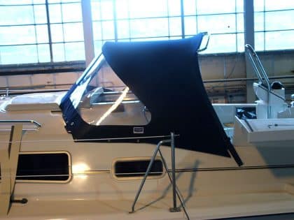 Legend 33 Sprayhood
