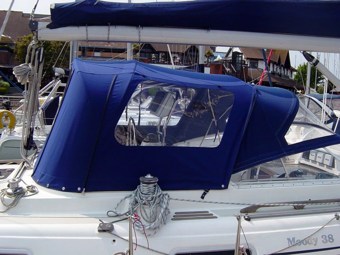 Moody 38, fixed screen, Cockpit Enclosure