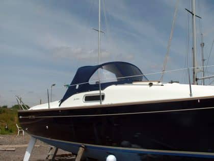 Jeanneau Sun 2500 Sprayhood