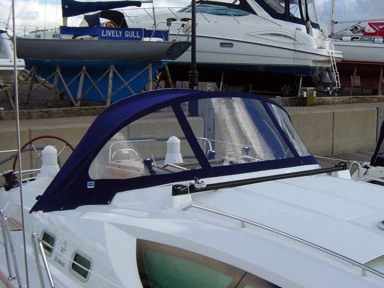 Jeanneau Sun Odyssey 39ds, Sprayhood