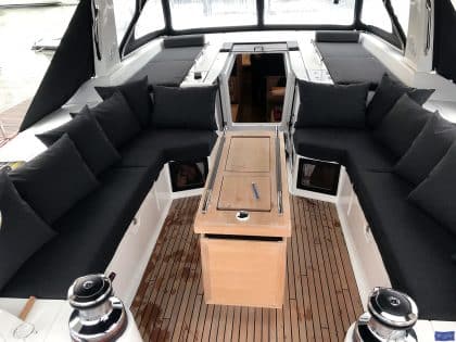 beneteau oceanis 551 cockpit cushions companionway sunbathing matresses 4