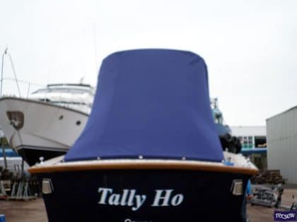 fairey huntsman 31 zip attached tonneau fitted to tecsew sprayhood 2