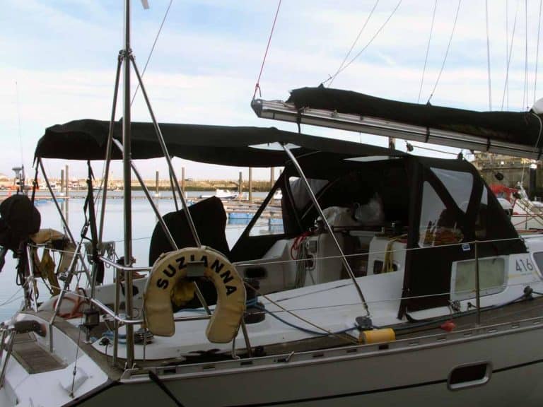 Feeling 416 Bespoke Cockpit Enclosure which converts to a Bimini