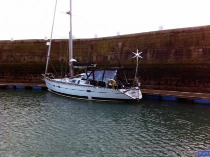 feeling 416 bespoke cockpit enclosure which converts to a bimini ref 5264 11