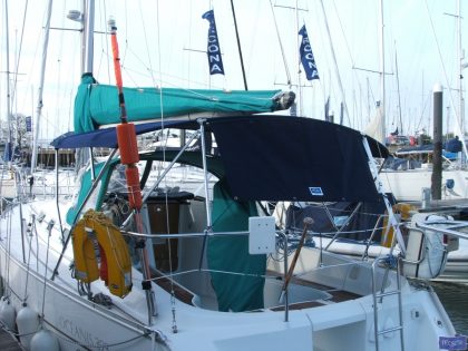 Beneteau Oceanis 323 Clipper bimini with stainless steel framework and marine-grade fabric for reliable shade and protection.