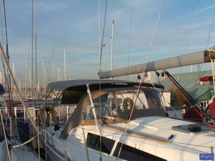 Jeanneau Sun Odyssey 33i Bimini_5