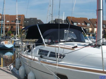 Jeanneau Sun Odyssey 36i Bimini