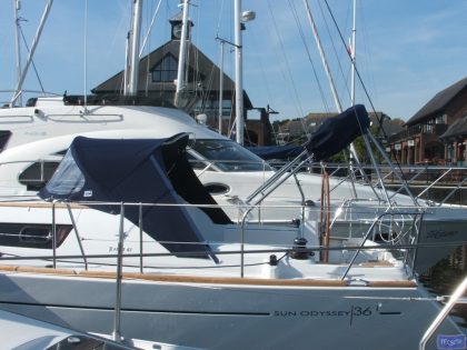 Jeanneau Sun Odyssey 36i Bimini