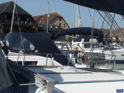 Jeanneau Sun Odyssey 36i Bimini