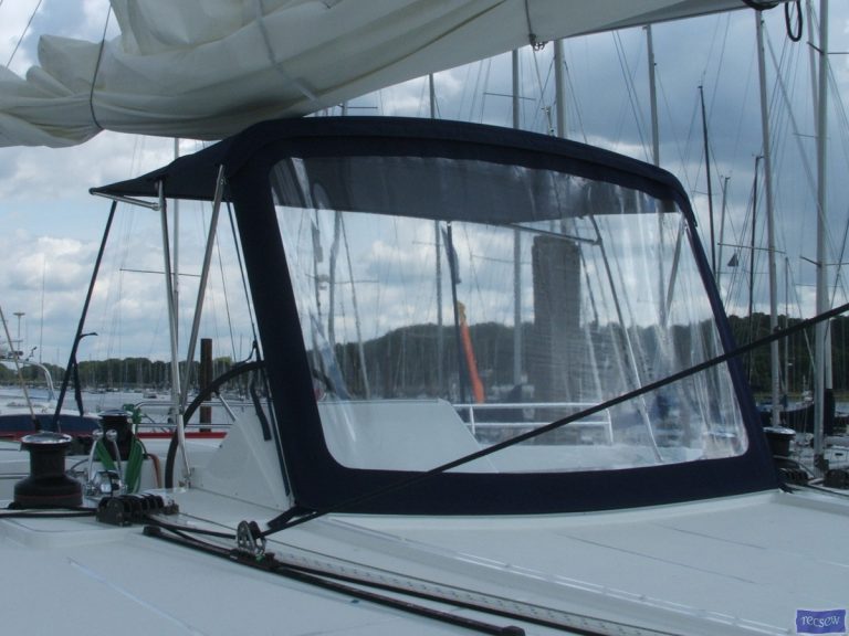 Lagoon 450 Flybridge Bimini and zipped front screen_4