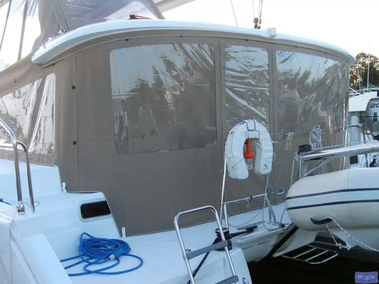 Lagoon 400 Cockpit Enclosure With Internal Window Blinds_3