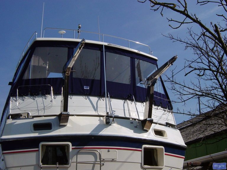 Trader 44 Cockpit Enclosure_1