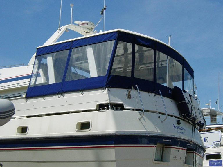 Trader 47 Cockpit Enclosure_4