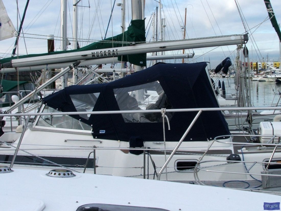 Oyster 406 with fixed windscreen Cockpit Enclosure, Muskrat_2