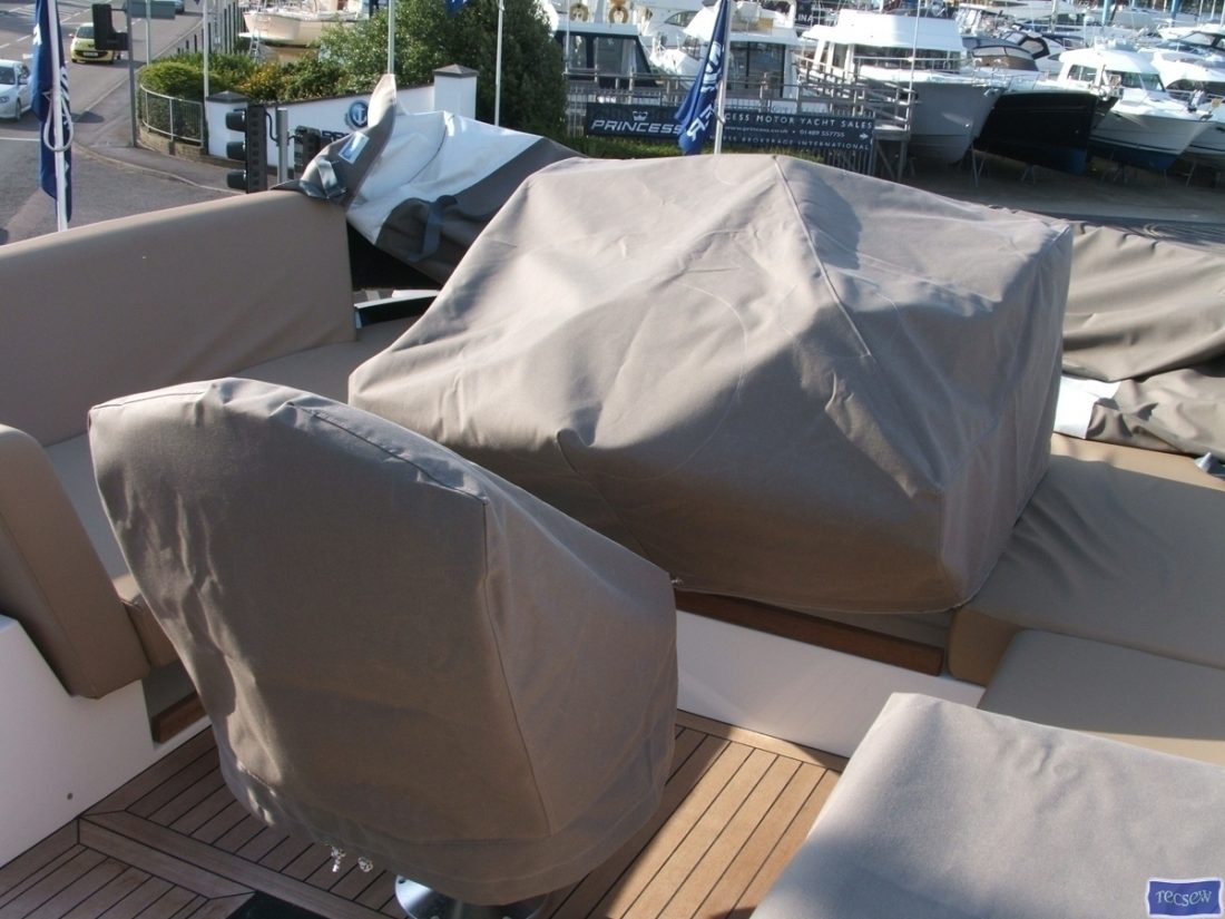Sealine F42 helm seat cover_1