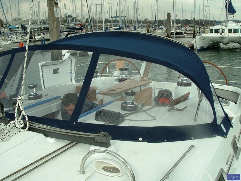 Beneteau Oceanis 523 Sprayhood_02