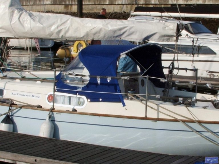 Contessa 32 Sprayhood, La Contessa Rose_1