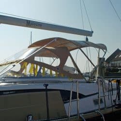 Discovery 435 Sprayhood_4