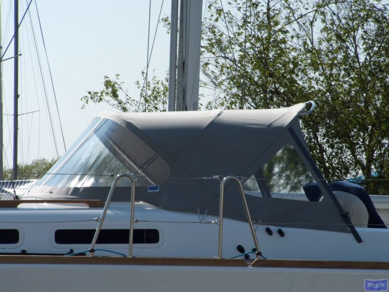 Dufour 45 Performance extended Sprayhood _1