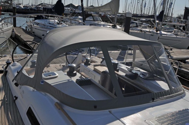 Dufour 45 Performance Sprayhood_6