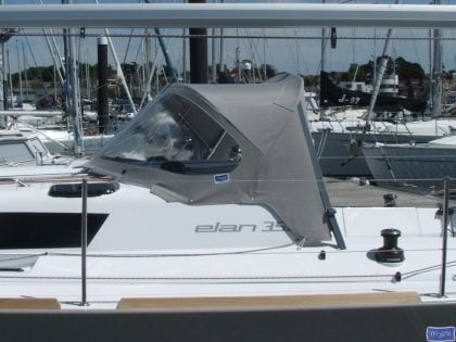 Elan 350 without console, Sprayhood_2