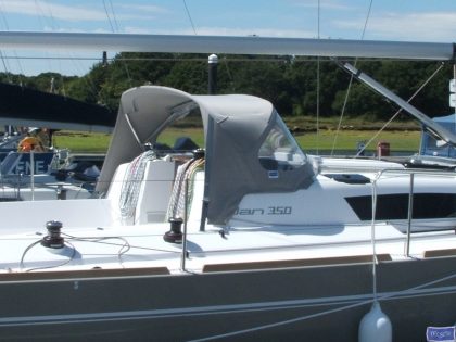 Elan 350 without console, Sprayhood_4