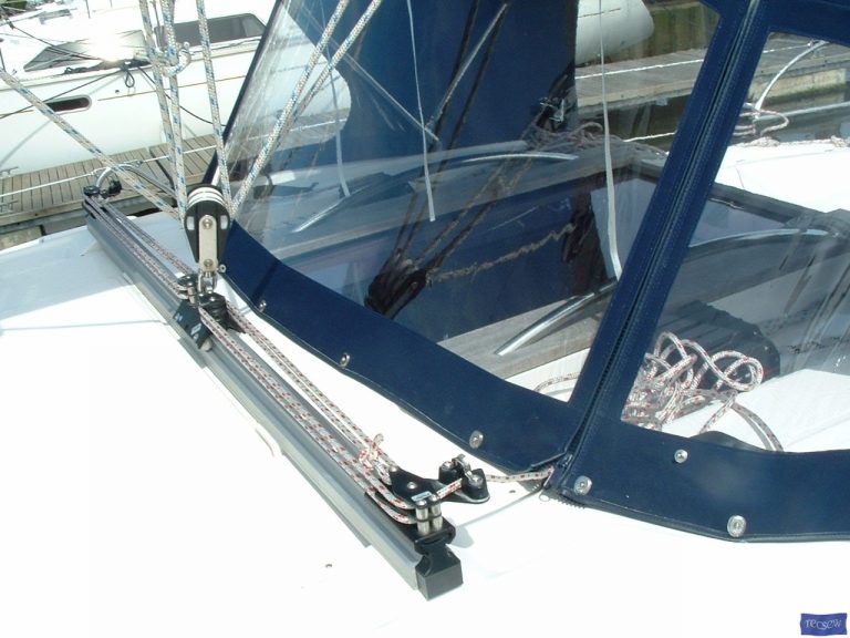 Elan 434 Sprayhood_1