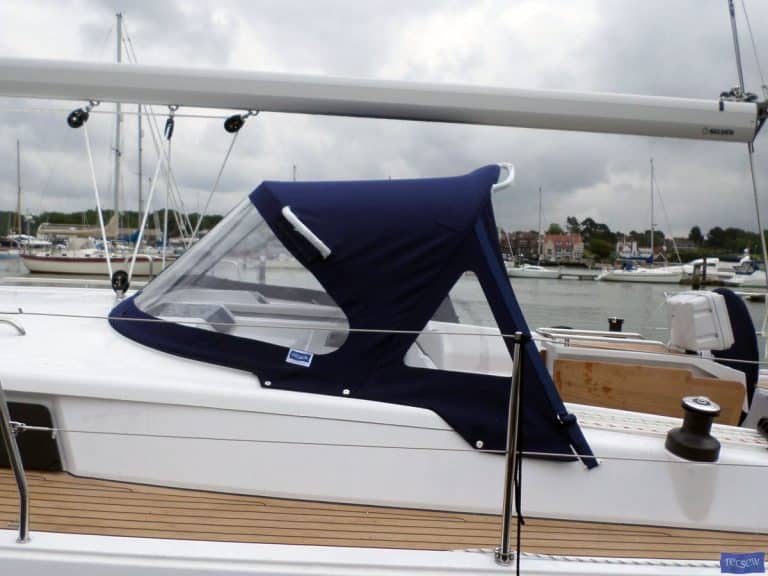 Hanse 415 Sprayhood with optional leathered grab handles_2