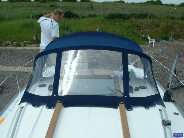 Jeanneau Sun 2500 Sprayhood_2