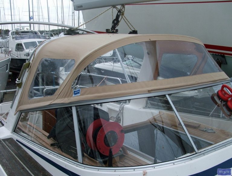 Malo 46 Sprayhood recover_3