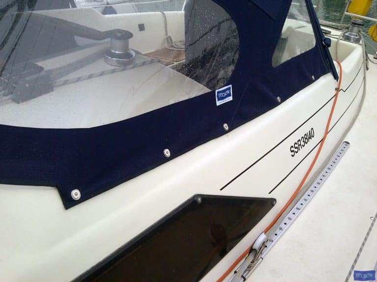 Maxi 33, 3 bar Sprayhood with zipped front window_6