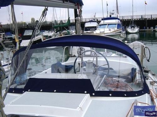 Moody 346 Sprayhood_3