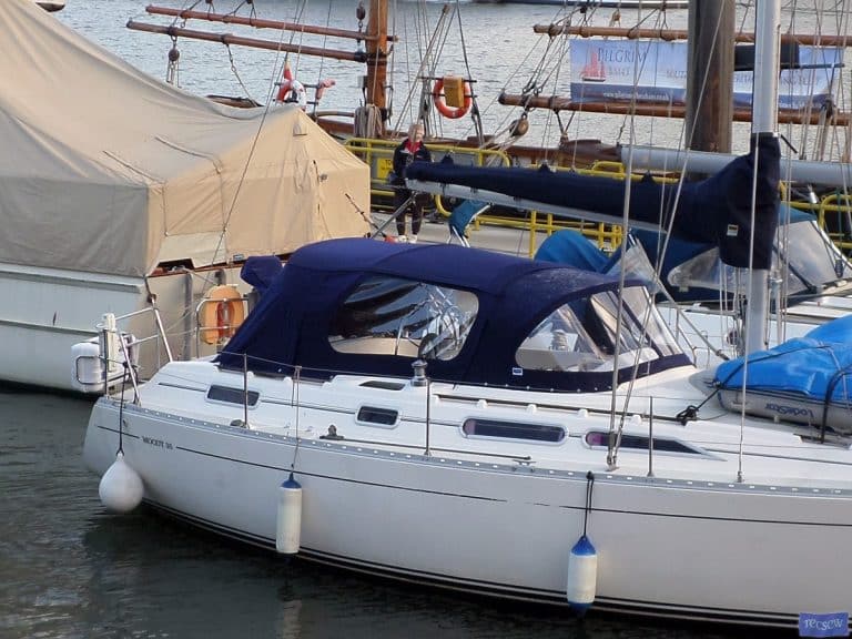 Moody 35 Sprayhood_1